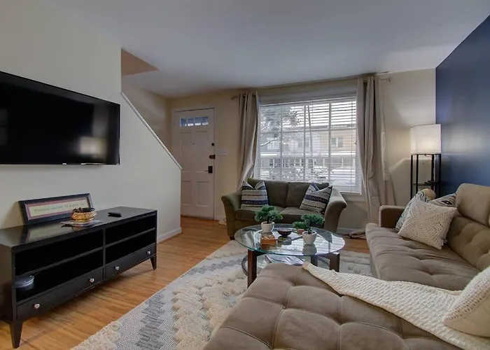 Book Now! 8-Min To Metro - King Bed- Old Town Central Retreat - Floyd'S Freedom -