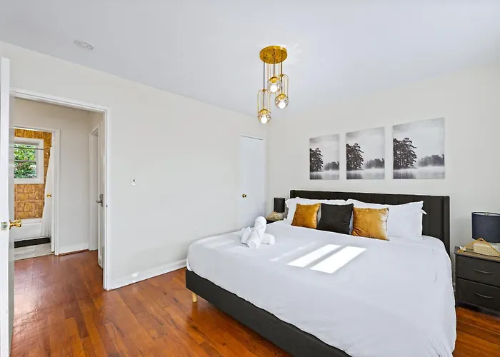 --Free Parking & 2 King Beds -- Vintage Retreat -- Floyd'S Freedom