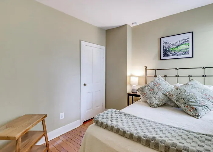 Walk To Old Town Chic Alexandria Abode With Patio!
