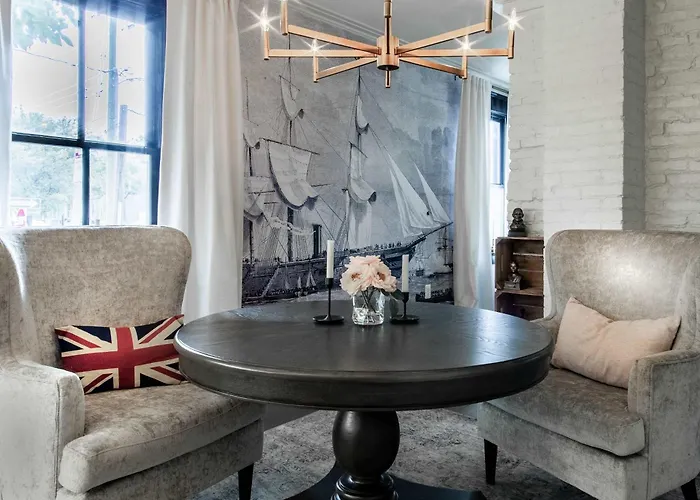 The Liberty House Of Old Town Designer Home
