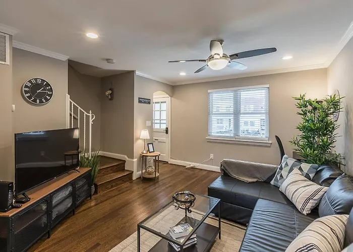 Beautiful 3Br 2Ba House Cozy Backyard Cozysuites